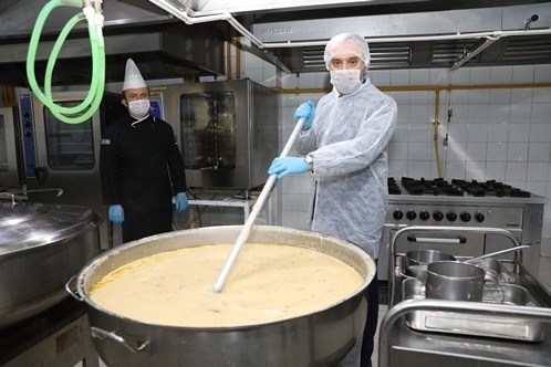 Her gün 2.500 kişiye 2 öğün