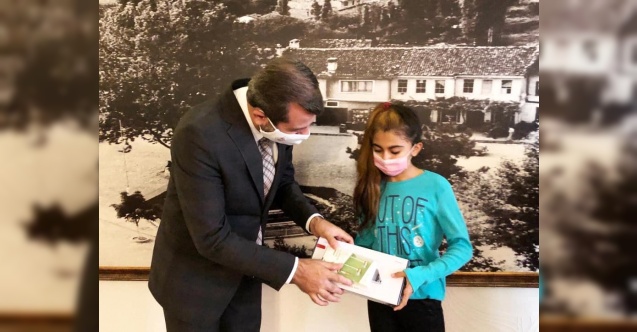 Askıda tabletler öğrencilere ulaşıyor