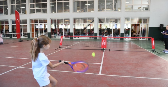 Geleceğin şampiyon raketleri korta çıktı