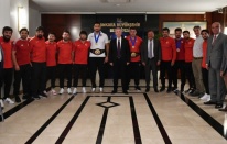 Ankara: ASKİ Sporlu şampiyonlardan Yavaş’a ziyaret