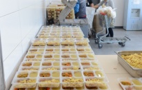 Nilüfer’de ihtiyaç sahiplerine sıcak yemek desteği