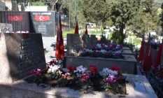 Şehitliklere titiz bakım