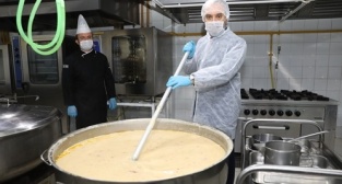 Her gün 2.500 kişiye 2 öğün