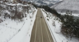 Karlı yollar aşıldı, yardımlar ulaştırıldı