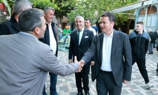 Başkan Erkan Aydın vatandaşlarla bayramlaştı
