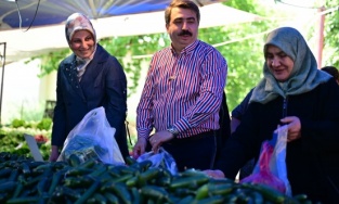 Başkan Yılmaz esnaf ve vatandaşla bayramlaştı