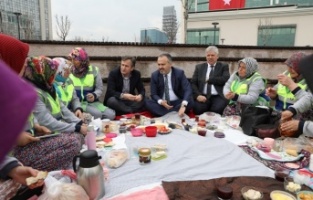 Büyükşehir’de gün, kadınların