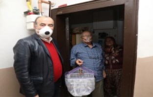 Başkan Yılmaz’dan 78 yaşındaki çifte sürpriz