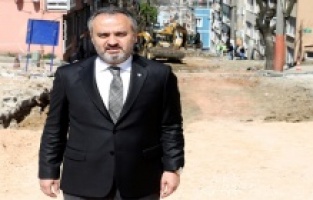 Bursa’da kesintisiz asfalt mesaisi