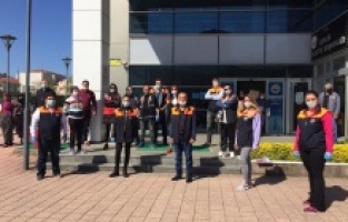 Gemlik Belediyesi'nden vatandaşlara 200 bin maske