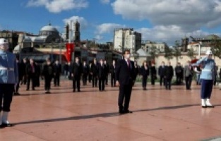 İmamoğlu 23 Nisan’da Taksim’deydi