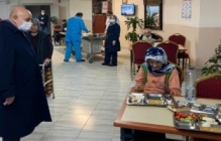 Keçiören Belediyesi yaşlıların yanında