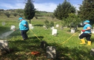 Manisa’da mezarlıklar bayrama hazır