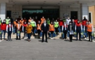 Mustafakemalpaşa Belediyesi ücretsiz maske dağıtıyor