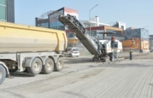 Başkent’te asfalt seferberliği sürüyor