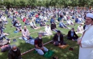 Bursa’da Cuma hasreti parkları doldurdu