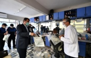 Dündar’dan berber ve kuaförlere maske desteği