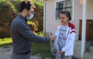 Kocaeli’de kitaplar evlere ulaştırılıyor