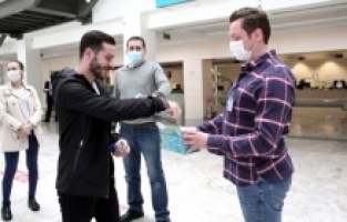 Nilüfer’de üretilen maskeler vatandaşa dağıtılıyor