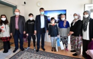 Yetim çocuklara anlamlı ziyaret