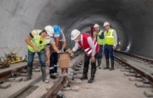 Raylara ilk kaynağı Başkan Soyer yaptı