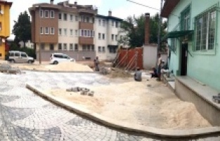 Tarihi Çukur Cami’nin çevresi güzelleşiyor