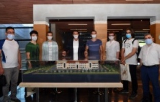 Başkan Dündar ilk mezunları ağırladı