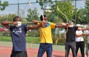 Yabancı öğrencilere okçuluk eğitimi