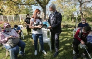 Başkan Erdem görme engellileri unutmadı