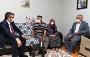 Başkan Yılmaz vatandaşa kulak veriyor