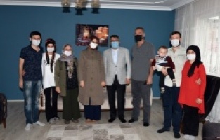 Biz büyük bir aileyiz