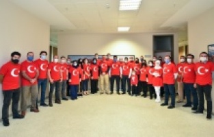 Büyükşehir Belediyesi ay yıldıza büründü