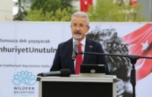 Erdem: Cumhuriyeti unutmayacağız, unutturmayacağız