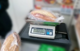 Marketlerde de ekmek gramajları denetlendi