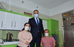 Mutlulukları boylarından büyük