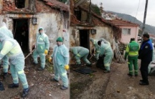 Boş evden 1 kamyon çöp çıktı