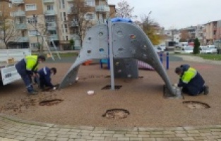 Yıldırım’da parklara bakım ve onarım