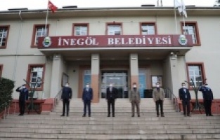 İnegöl Belediyesi’nde yeni hafta İstiklal Marşı ile başladı