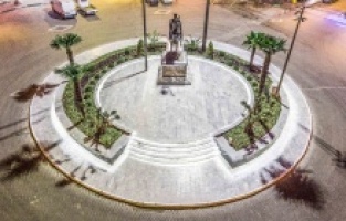 Karacabey’de Cumhuriyet Meydanı göz kamaştırıyor