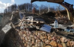 4 kaçak yapının yıkımı gerçekleştirildi