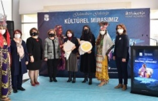 Balıkesir: "Kasnak Kardeşliği" ile kız çocuklarına destek