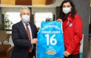 Bursa'da Nilüfer’in Sultanları’na Erdem’den tam destek