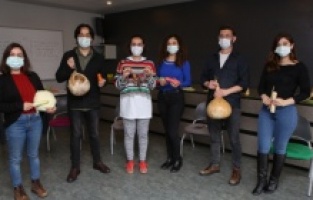 Bursa Nilüfer'de sebzeleri kullanarak ritim yapıyorlar