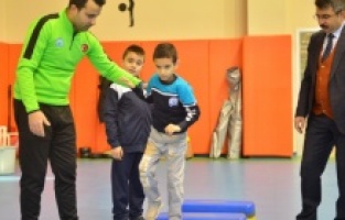 Bursa Yıldırım’da engeller sporla aşılıyor