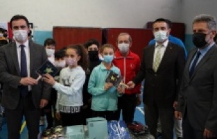 Kestel Belediyesi’nden sporculara malzeme ve kıyafet desteği