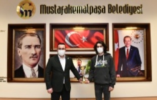 Mustafakemalpaşalı sporcu ödülle döndü