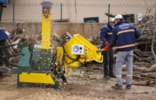 Bursa Kestel’de budama atıkları organik gübreye dönüşüyor