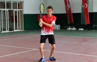 Bursa: Genç raketin hedefi Avrupa Şampiyonluğu