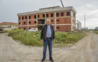 Bursa Karacabey'de spor kompleksi inşaatı tam gaz