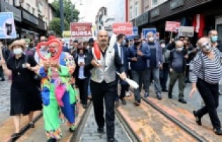 Bursa’da sanat sokağa taştı